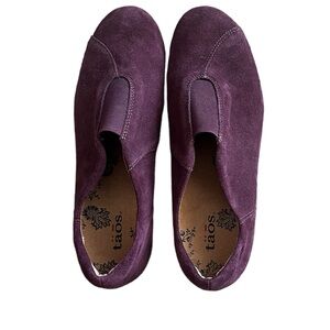 Taos women’s slip ons purple suede leather 9.5 NWOB